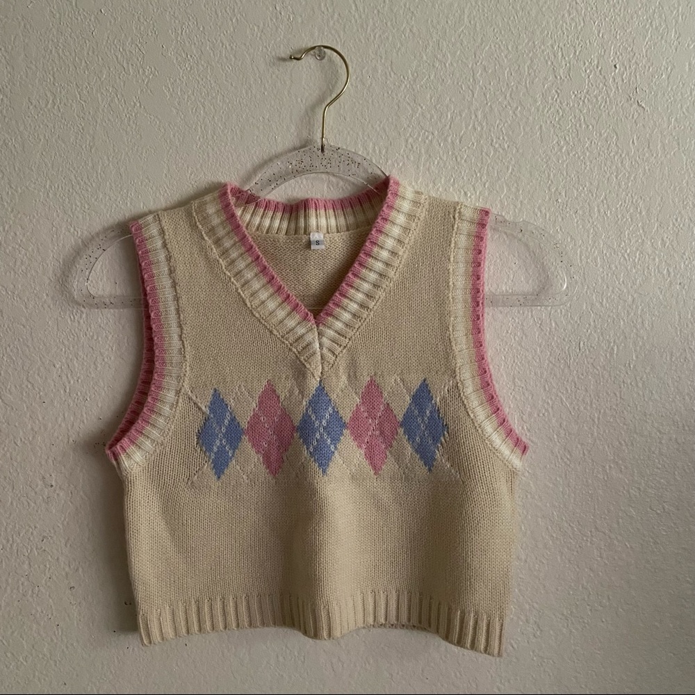 argyle cream sweater vest 💗